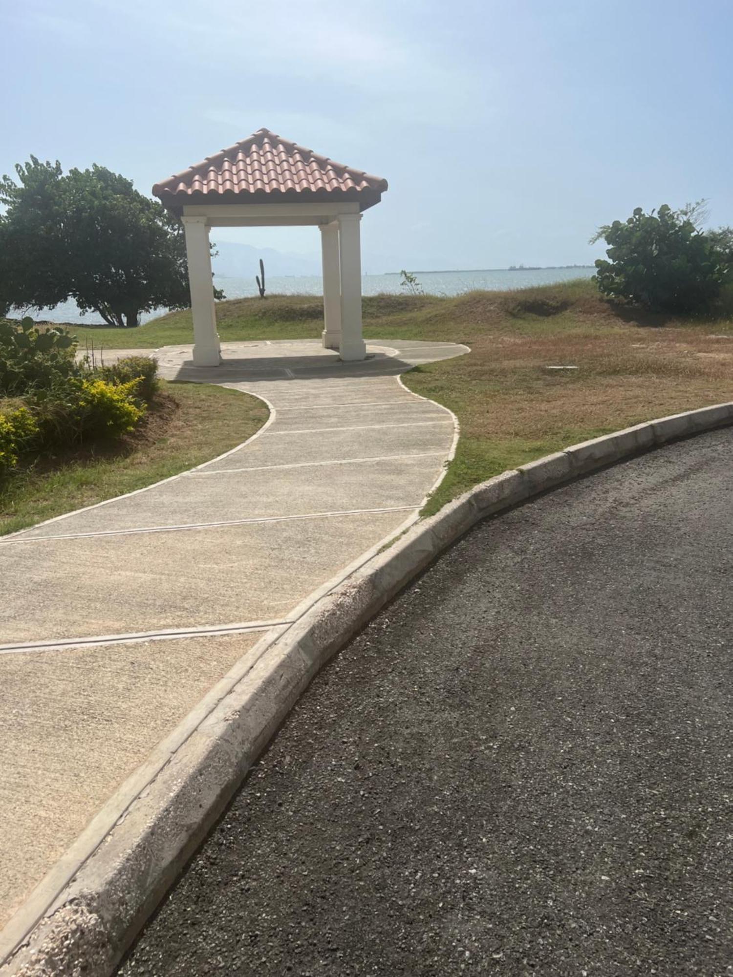Bayfront Villa & Apartment Portmore Eksteriør bilde